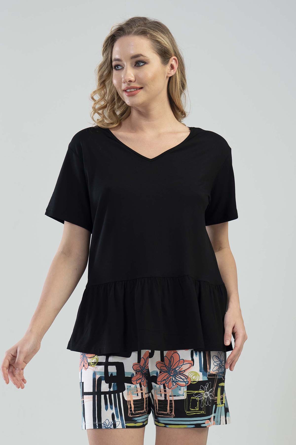 V Yaka Kısa Kol Sırtı V Parcalı Şortlu Pijama Takım

