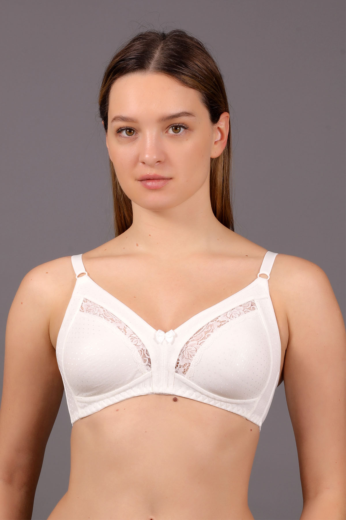 Model Tanımı: Kadın Desteksiz B Cup Sütyen
