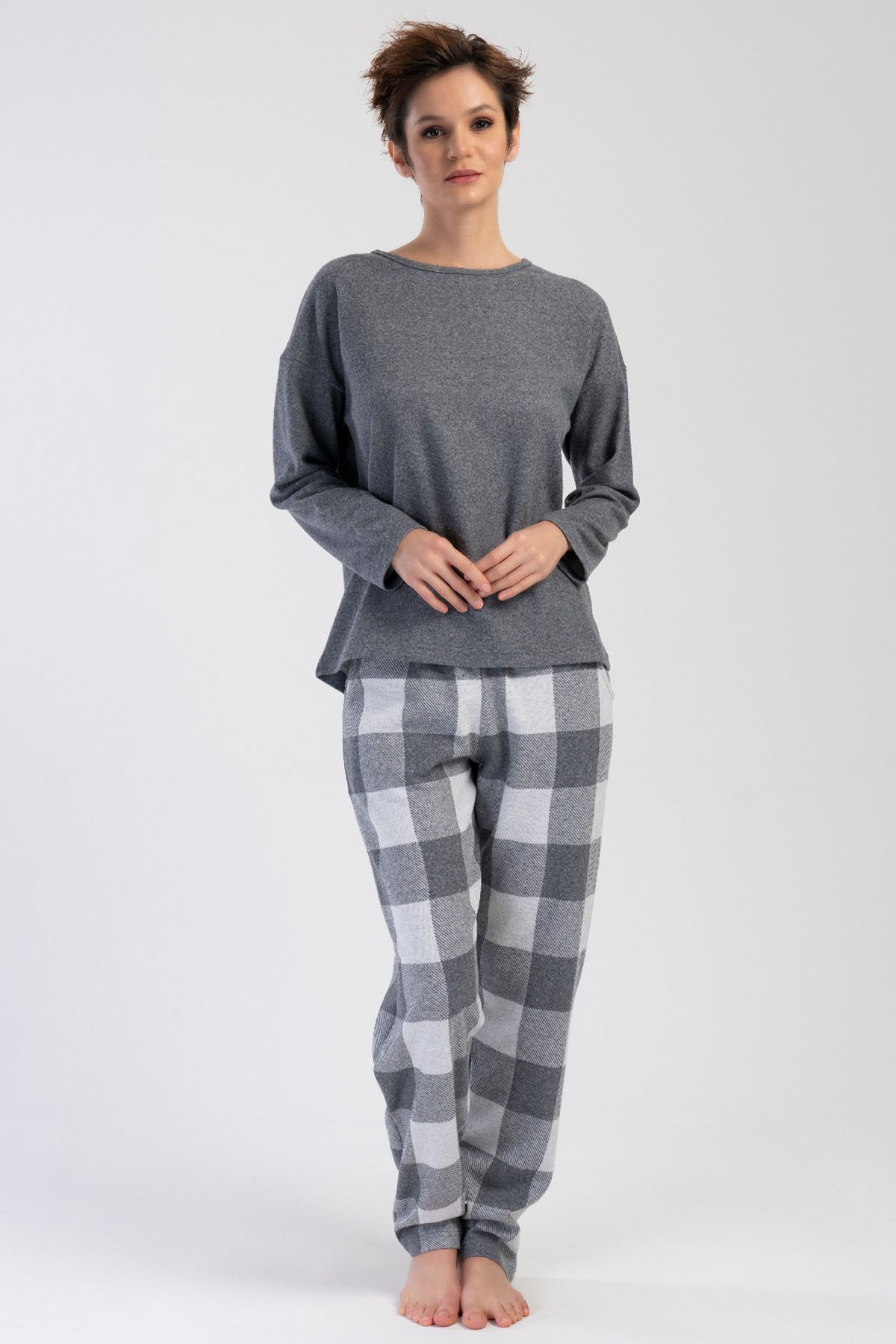 Kadın Jakarlı İnterlok Düşük Omuzlu Uzun Kol Pijama Takım
