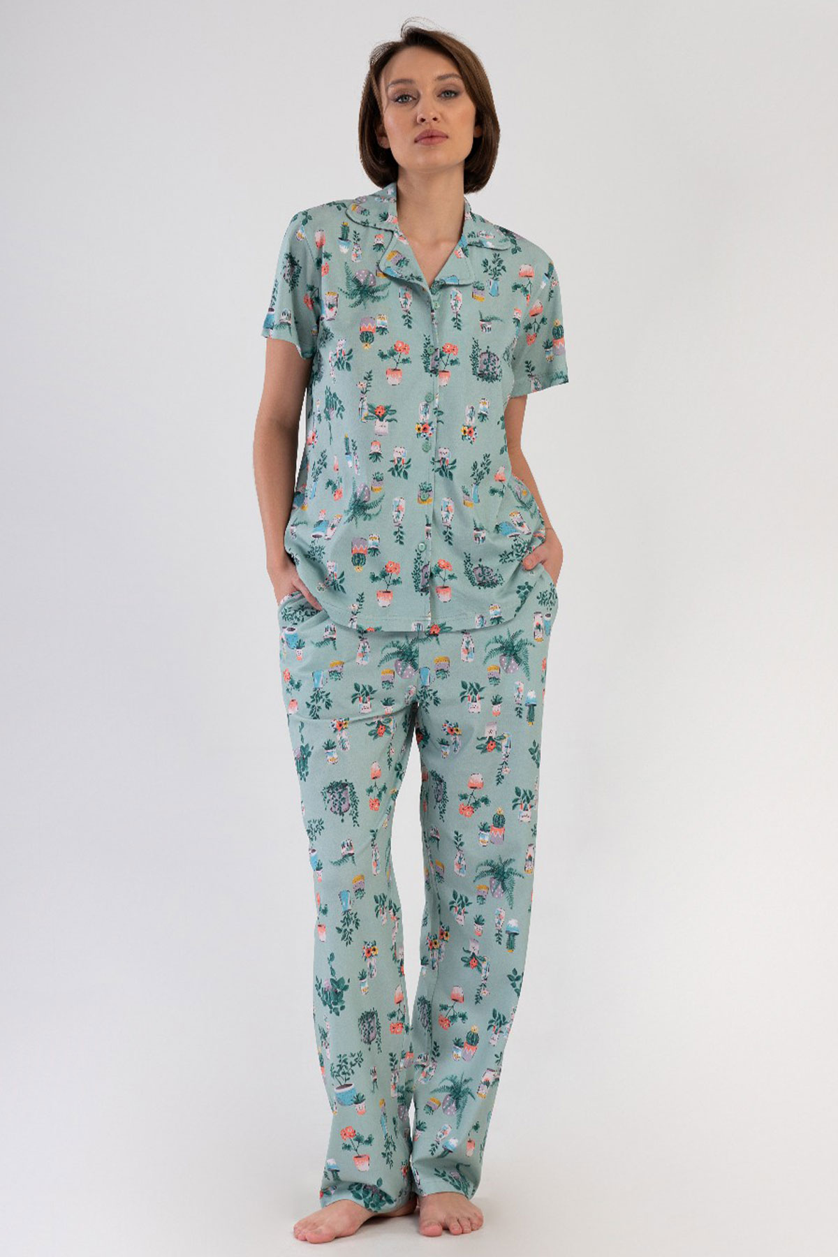 Pamuklu Kadın Büyük Beden Yaka Tamamı Düğmeli Kısa Kol Pijama Takım
