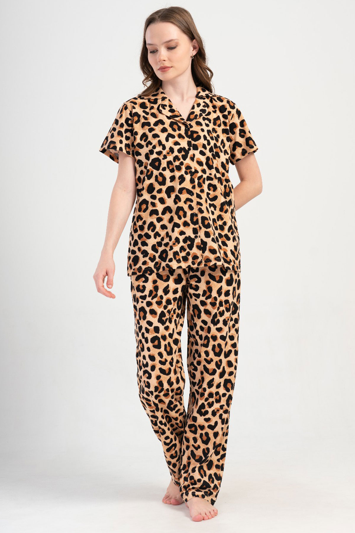 Pamuklu Kadın Büyük Beden Yaka Tamamı Düğmeli Kısa Kol Pijama Takım
