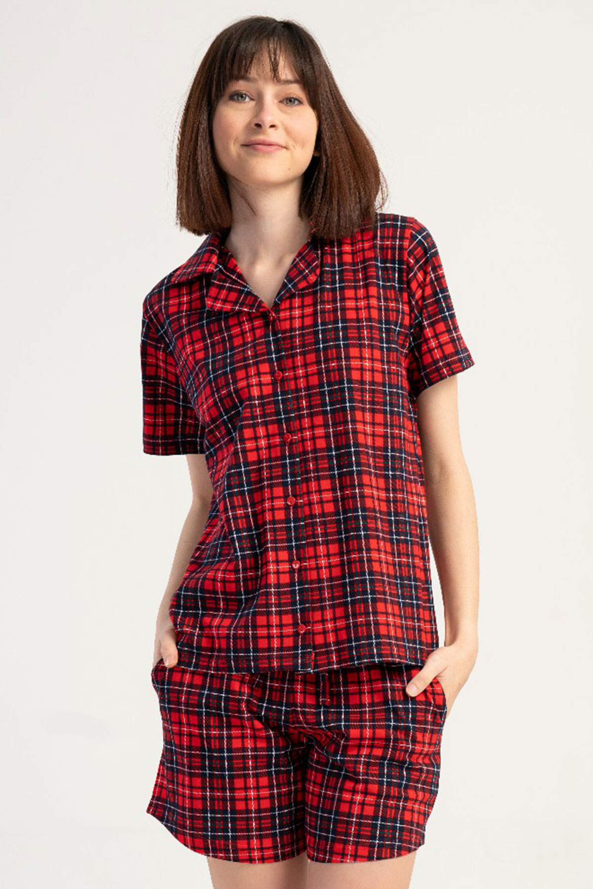 Pamuklu Kadın Yaka Tamamı Düğmeli Kısa Kol Şortlu Pijama Takım
