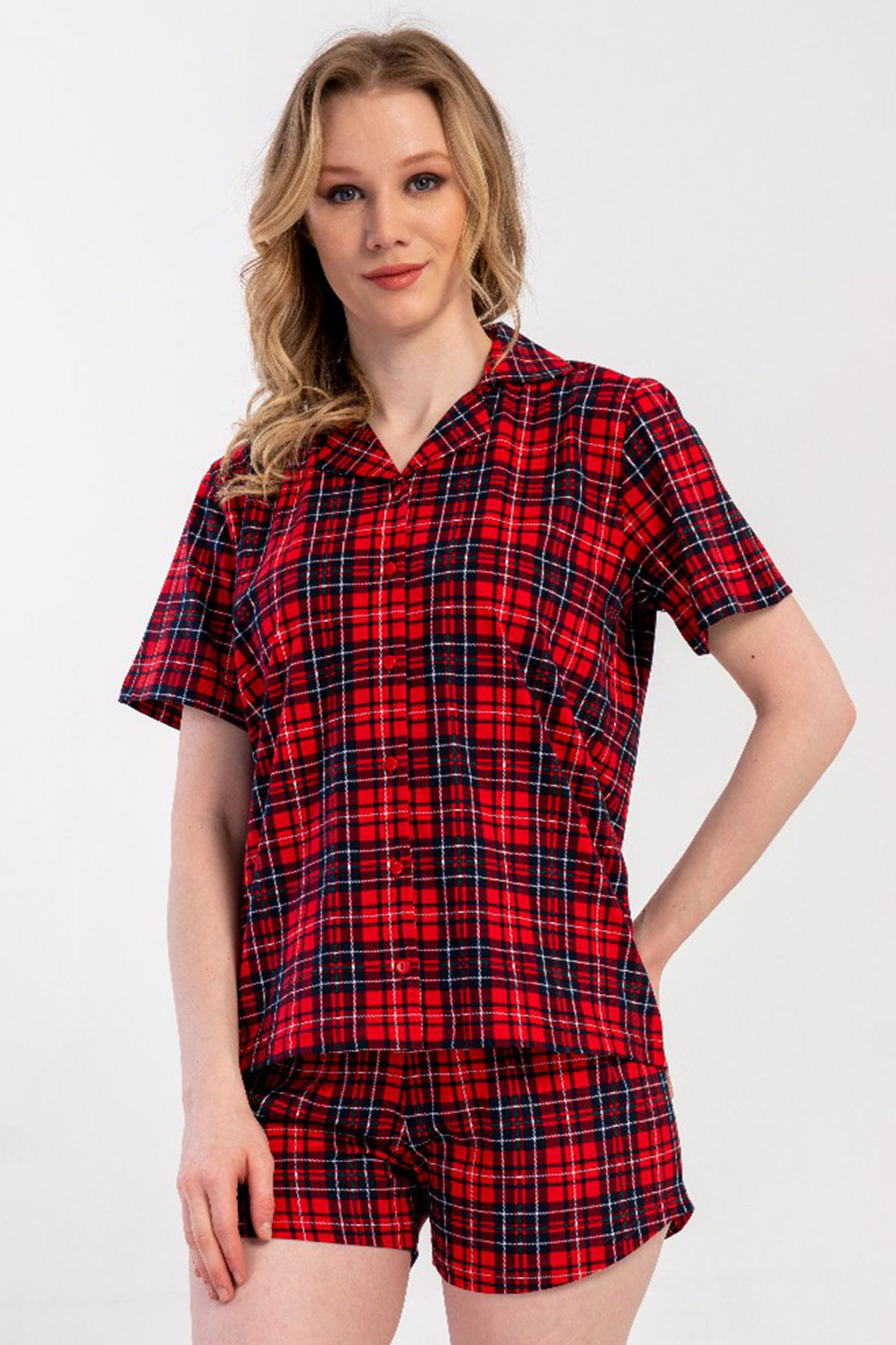 Pamuklu Kadın Büyük Beden Yaka Tamamı Düğmeli Kısa Kol Şortlu Pijama Takım
