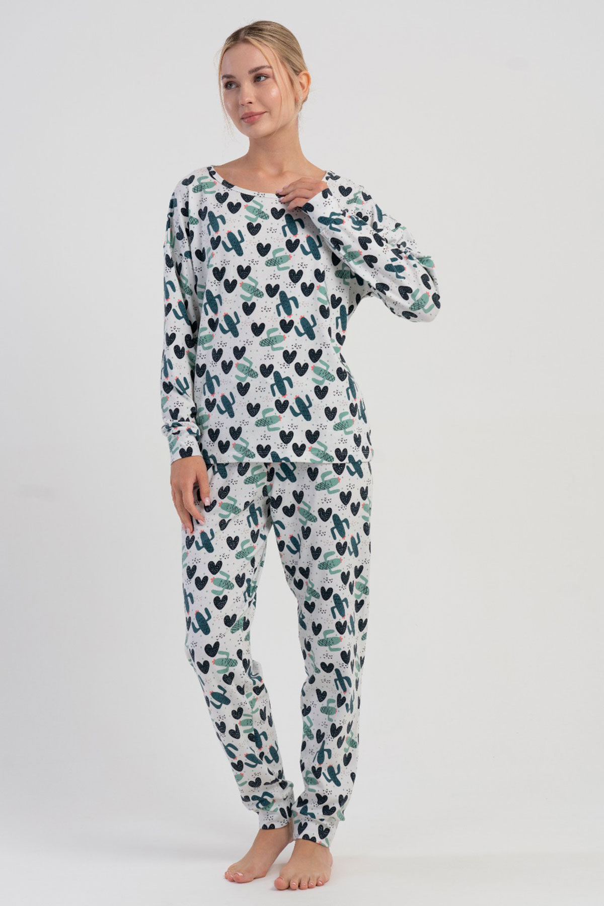 Pamuklu Kadın Düşük Omuzlu Uzun Kol Pijama Takım
